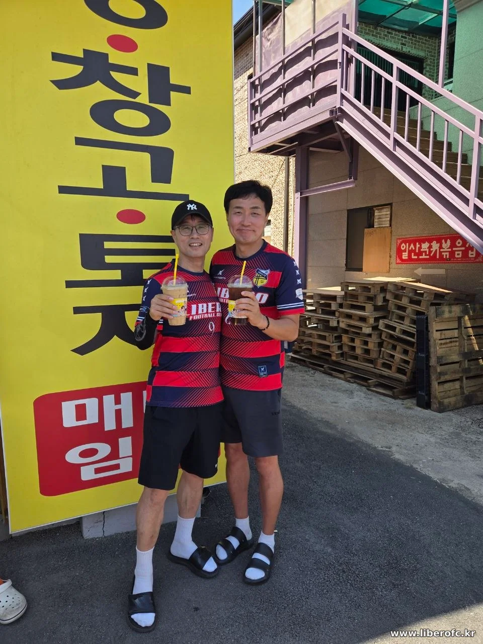 경기 끝나고 18명 점심, 그리고 승훈 형님 커피 — 리베로 FC 5월 31일